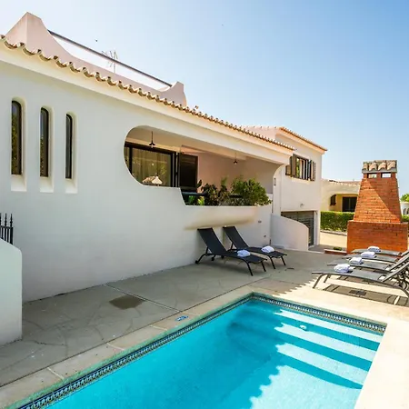 Дом отдыха Escape With Private Pool