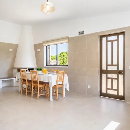 Escape With Private Pool Дом отдыха Виламура