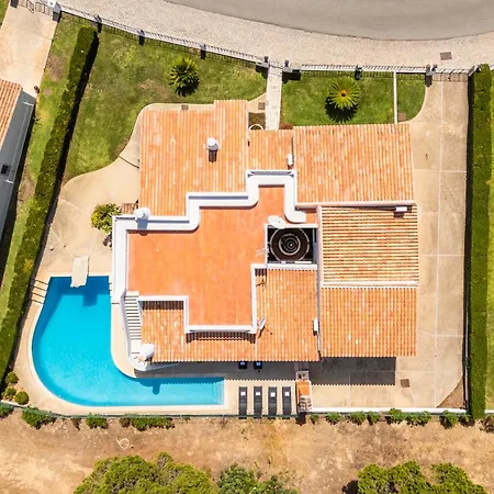 Дом отдыха Escape With Private Pool